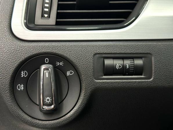 Skoda Rapid I с пробегом 2015 года, цена 949 900 рублей, 142041 км, лифтбек, Автокод Объявления