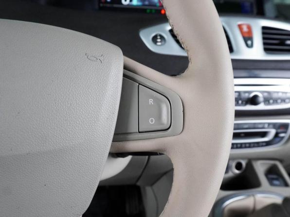 Renault Scenic III с пробегом 2010 года, цена 859 000 рублей, 275167 км, компактвэн, Автокод Объявления