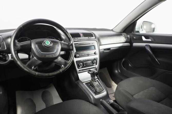 Skoda Octavia II (A5) Рестайлинг с пробегом 2013 года, цена 899 000 рублей, 2099000 км, лифтбек, Автокод Объявления
