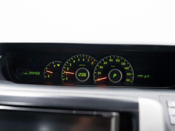 Toyota Voxy II (R70) Рестайлинг с пробегом 2012 года, цена 1 330 000 рублей, 244500 км, минивэн, Автокод Объявления