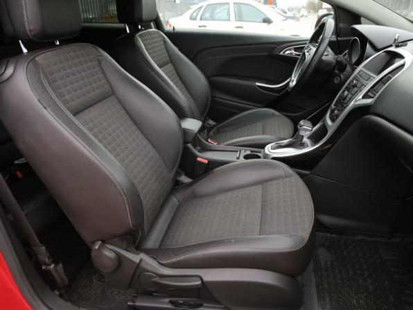 Opel Astra J Рестайлинг с пробегом 2013 года, цена 675 000 рублей, 185000 км, хэтчбек, Автокод Объявления