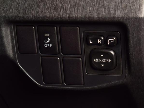 Toyota Prius III Рестайлинг (XW30) с пробегом 2015 года, цена 1 299 995 рублей, 164325 км, лифтбек, Автокод Объявления