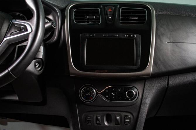 Renault Logan II с пробегом 2019 года, цена 969 000 рублей, 114000 км, седан, Автокод Объявления