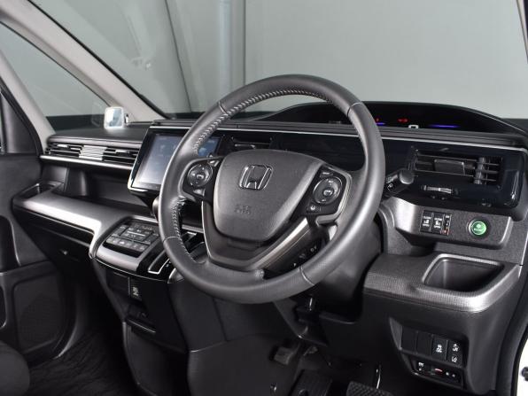 Honda Stepwgn V Рестайлинг с пробегом 2018 года, цена 2 375 995 рублей, 80752 км, минивэн, Автокод Объявления