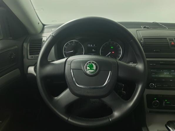 Skoda Octavia II (A5) Рестайлинг с пробегом 2012 года, цена 950 000 рублей, 156000 км, лифтбек, Автокод Объявления