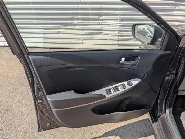 Hyundai Solaris I Рестайлинг с пробегом 2014 года, цена 1 035 000 рублей, 68865 км, хэтчбек, Автокод Объявления