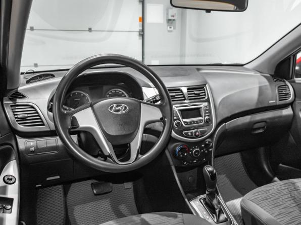 Hyundai Solaris I Рестайлинг с пробегом 2016 года, цена 968 691 рубль, 175998 км, хэтчбек, Автокод Объявления