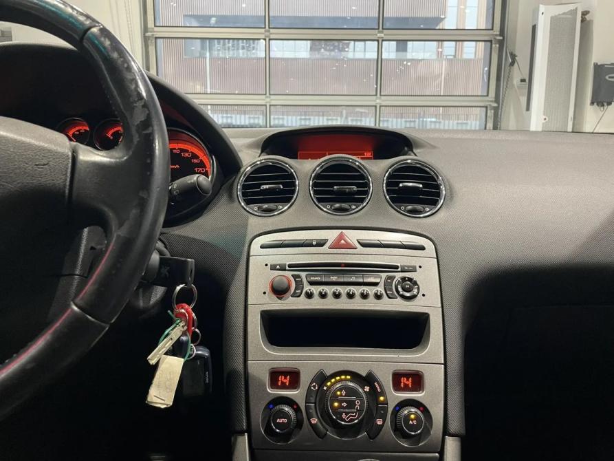 Peugeot 308 I Москва  - изображение 16