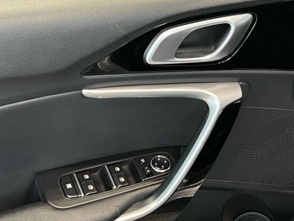 Kia Ceed III Рестайлинг с пробегом 2021 года, цена 1 690 000 рублей, 73000 км, хэтчбек, Автокод Объявления