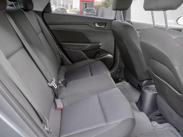 Hyundai Solaris II с пробегом 2018 года, цена 1 028 000 рублей, 205008 км, седан, Автокод Объявления