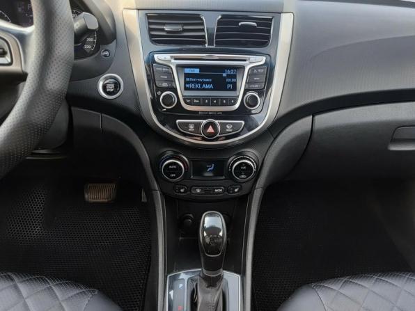 Hyundai Solaris I Рестайлинг с пробегом 2015 года, цена 1 060 000 рублей, 233823 км, хэтчбек, Автокод Объявления