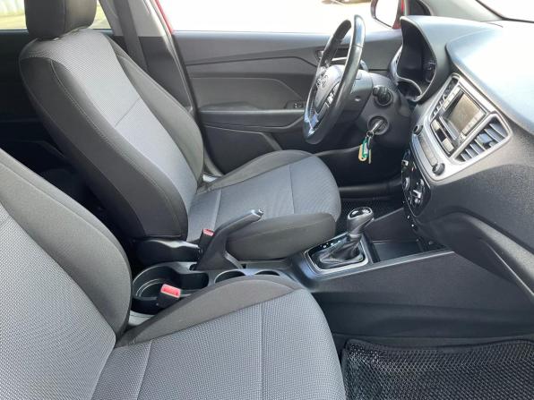 Hyundai Solaris II с пробегом 2019 года, цена 1 373 000 рублей, 122473 км, седан, Автокод Объявления