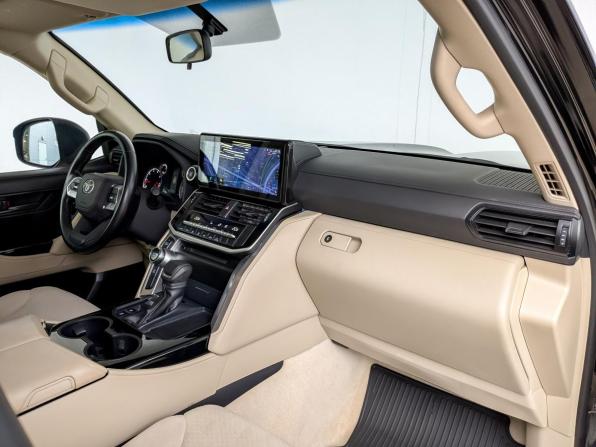 Toyota Land Cruiser 300 Series с пробегом 2022 года, цена 8 900 000 рублей, 31000 км, внедорожник, Автокод Объявления