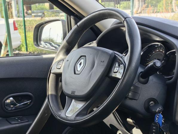 Renault Sandero II с пробегом 2015 года, цена 969 000 рублей, 116000 км, хэтчбек, Автокод Объявления