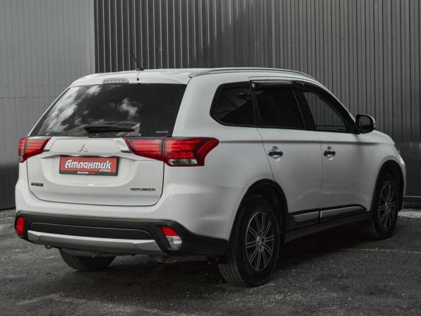 Mitsubishi Outlander III Рестайлинг 2 с пробегом 2015 года, цена 1 690 000 рублей, 224079 км, внедорожник, Автокод Объявления
