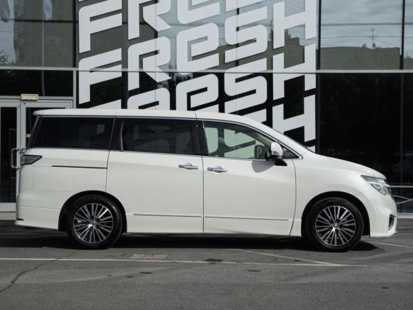 Nissan Elgrand III (E52) Рестайлинг с пробегом 2018 года, цена 2 900 000 рублей, 164684 км, минивэн, Автокод Объявления