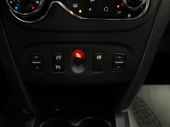 Renault Logan II Рестайлинг с пробегом 2019 года, цена 1 350 000 рублей, 99430 км, седан, Автокод Объявления