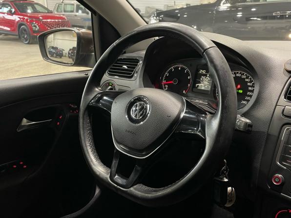 Volkswagen Polo V Рестайлинг с пробегом 2016 года, цена 1 170 000 рублей, 41797 км, седан, Автокод Объявления