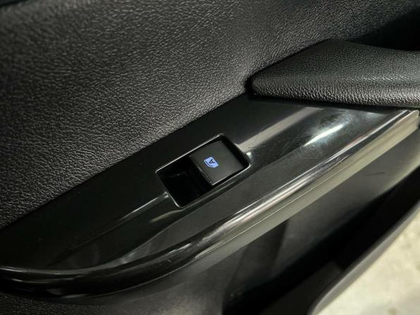 Toyota Hilux VIII с пробегом 2017 года, цена 3 300 000 рублей, 192960 км, пикап, Автокод Объявления