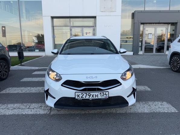 Kia Ceed III Рестайлинг с пробегом 2022 года, цена 2 349 000 рублей, 53650 км, универсал, Автокод Объявления