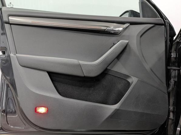 Skoda Octavia III (A7) Рестайлинг с пробегом 2018 года, цена 1 795 000 рублей, 95124 км, лифтбек, Автокод Объявления