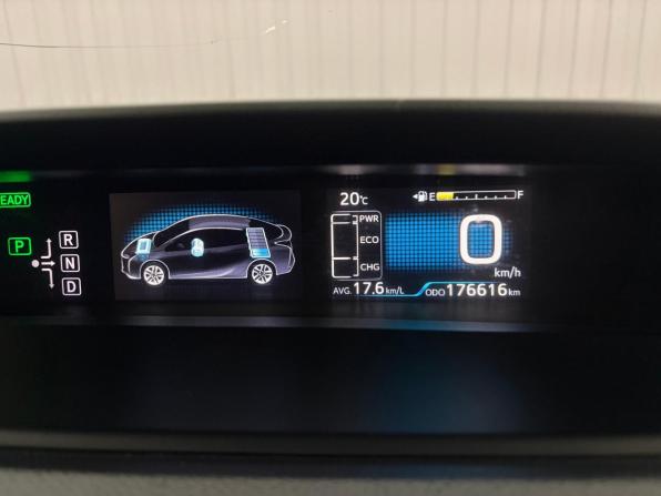 Toyota Prius IV (XW50) с пробегом 2016 года, цена 1 497 000 рублей, 176614 км, лифтбек, Автокод Объявления