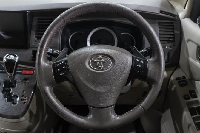Toyota ISis I Рестайлинг с пробегом 2008 года, цена 1 169 000 рублей, 152000 км, компактвэн, Автокод Объявления