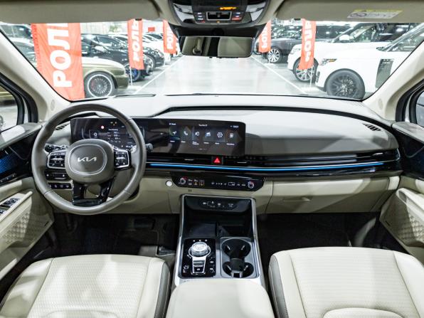 Kia Carnival IV Рестайлинг с пробегом 2024 года, цена 5 899 700 рублей, 32546 км, минивэн, Автокод Объявления