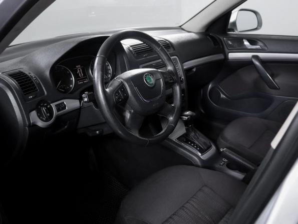 Skoda Octavia II (A5) Рестайлинг с пробегом 2010 года, цена 650 000 рублей, 334339 км, лифтбек, Автокод Объявления