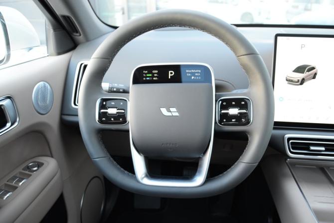 Li Auto (Lixiang) L6 с пробегом 2025 года, цена 6 990 000 рублей, 100 км, внедорожник, Автокод Объявления