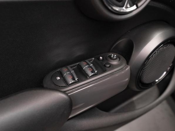 Mini Hatch III (F55/F56) Рестайлинг 2 с пробегом 2021 года, цена 2 500 000 рублей, 56427 км, хэтчбек, Автокод Объявления
