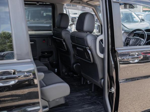 Honda Stepwgn V Рестайлинг с пробегом 2021 года, цена 3 075 000 рублей, 95227 км, минивэн, Автокод Объявления