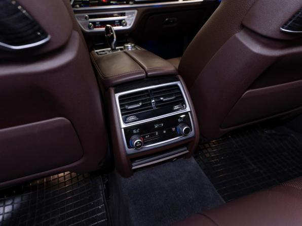 BMW 7 серии VI (G11/G12) с пробегом 2018 года, цена 3 700 000 рублей, 174550 км, седан, Автокод Объявления