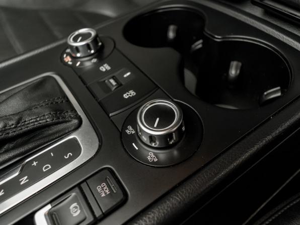 Volkswagen Touareg II с пробегом 2012 года, цена 1 730 000 рублей, 239372 км, внедорожник, Автокод Объявления