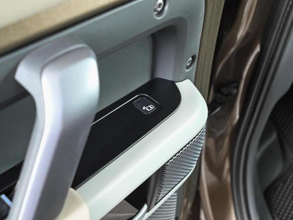 Land Rover Defender II с пробегом 2020 года, цена 5 270 000 рублей, 57650 км, внедорожник, Автокод Объявления