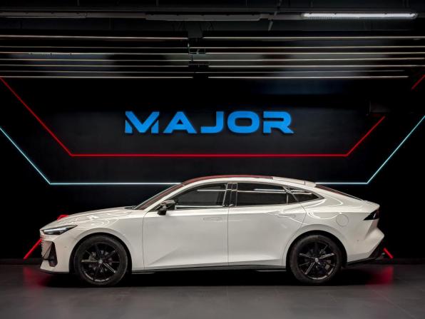 Changan UNI-V I с пробегом 2023 года, цена 2 250 000 рублей, 25100 км, лифтбек, Автокод Объявления