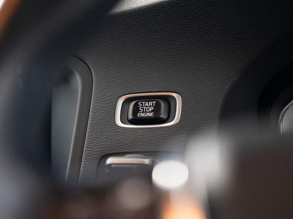 Volvo V60 I Рестайлинг с пробегом 2013 года, цена 1 300 000 рублей, 70000 км, универсал, Автокод Объявления