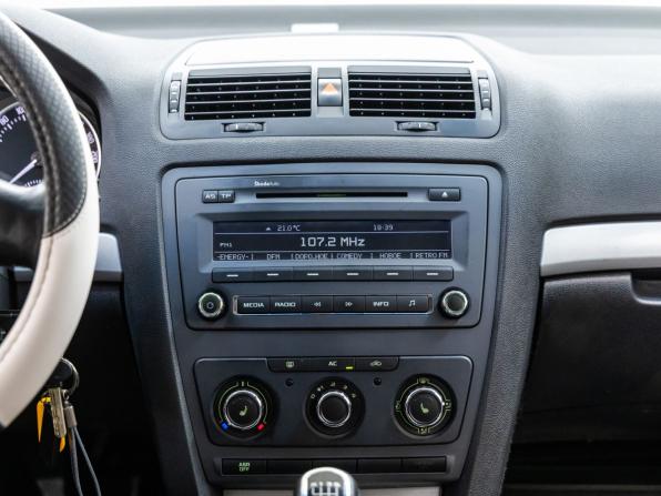 Skoda Octavia II (A5) Рестайлинг с пробегом 2012 года, цена 998 000 рублей, 143374 км, лифтбек, Автокод Объявления