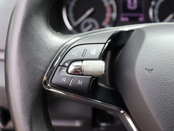 Skoda Karoq I с пробегом 2021 года, цена 2 399 000 рублей, 34717 км, внедорожник, Автокод Объявления