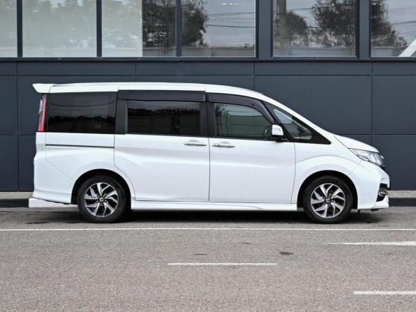 Honda Stepwgn V с пробегом 2015 года, цена 1 989 000 рублей, 104698 км, минивэн, Автокод Объявления