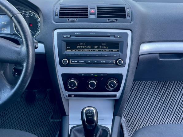 Skoda Octavia II (A5) Рестайлинг с пробегом 2011 года, цена 749 000 рублей, 213687 км, лифтбек, Автокод Объявления