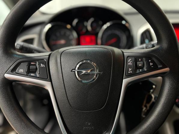 Opel Astra J с пробегом 2011 года, цена 520 000 рублей, 296000 км, хэтчбек, Автокод Объявления