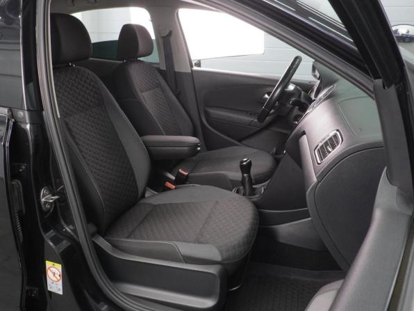 Volkswagen Polo V Рестайлинг с пробегом 2018 года, цена 1 484 000 рублей, 113793 км, седан, Автокод Объявления