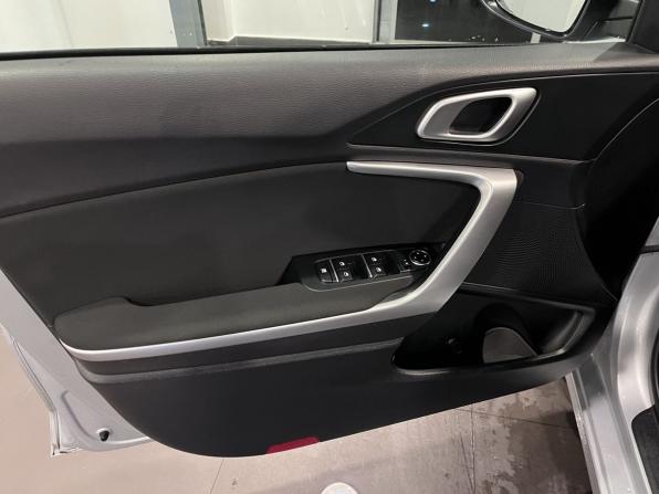 Kia Ceed III Рестайлинг с пробегом 2022 года, цена 2 383 000 рублей, 77739 км, универсал, Автокод Объявления