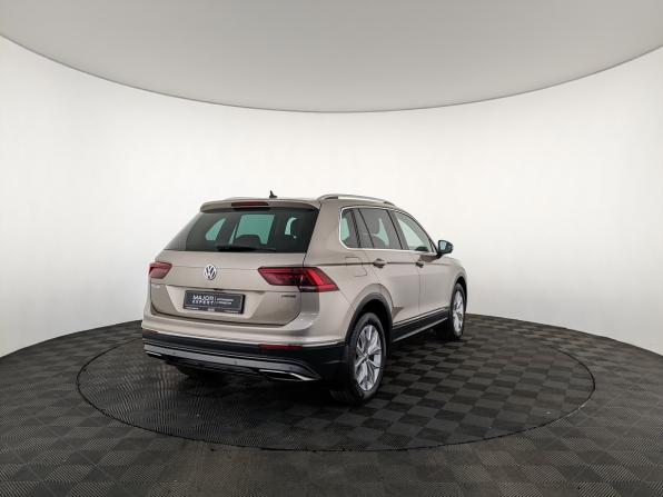 Volkswagen Tiguan II с пробегом 2018 года, цена 2 955 000 рублей, 89168 км, внедорожник, Автокод Объявления