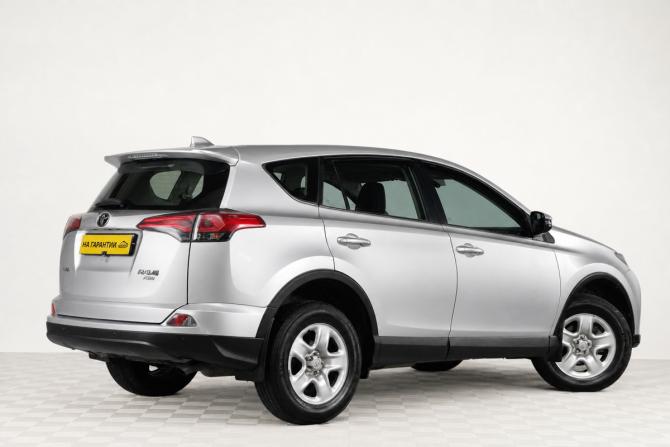 Toyota RAV4 IV (XA40) Рестайлинг с пробегом 2018 года, цена 2 249 000 рублей, 269727 км, внедорожник, Автокод Объявления