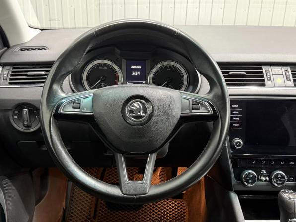 Skoda Octavia III (A7) Рестайлинг с пробегом 2019 года, цена 1 820 000 рублей, 123177 км, лифтбек, Автокод Объявления