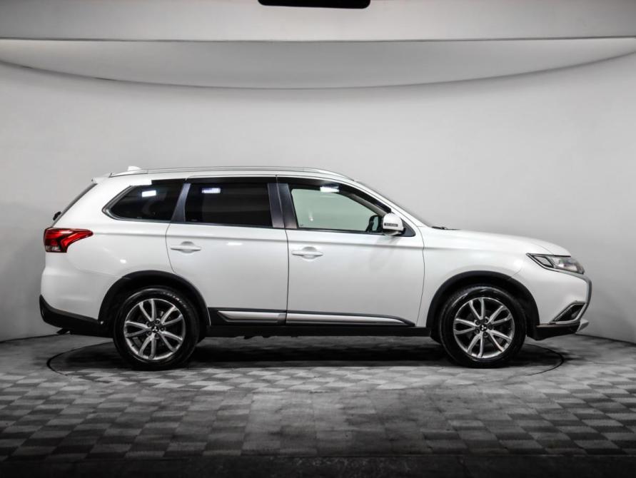 Mitsubishi Outlander III Рестайлинг 2 Санкт-Петербург  - изображение 4
