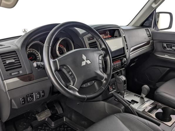 Mitsubishi Pajero IV Рестайлинг 2 с пробегом 2021 года, цена 4 350 000 рублей, 32830 км, внедорожник, Автокод Объявления