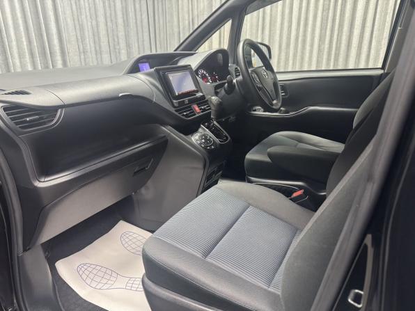 Toyota Voxy III (R80) Рестайлинг с пробегом 2018 года, цена 2 595 000 рублей, 88355 км, минивэн, Автокод Объявления